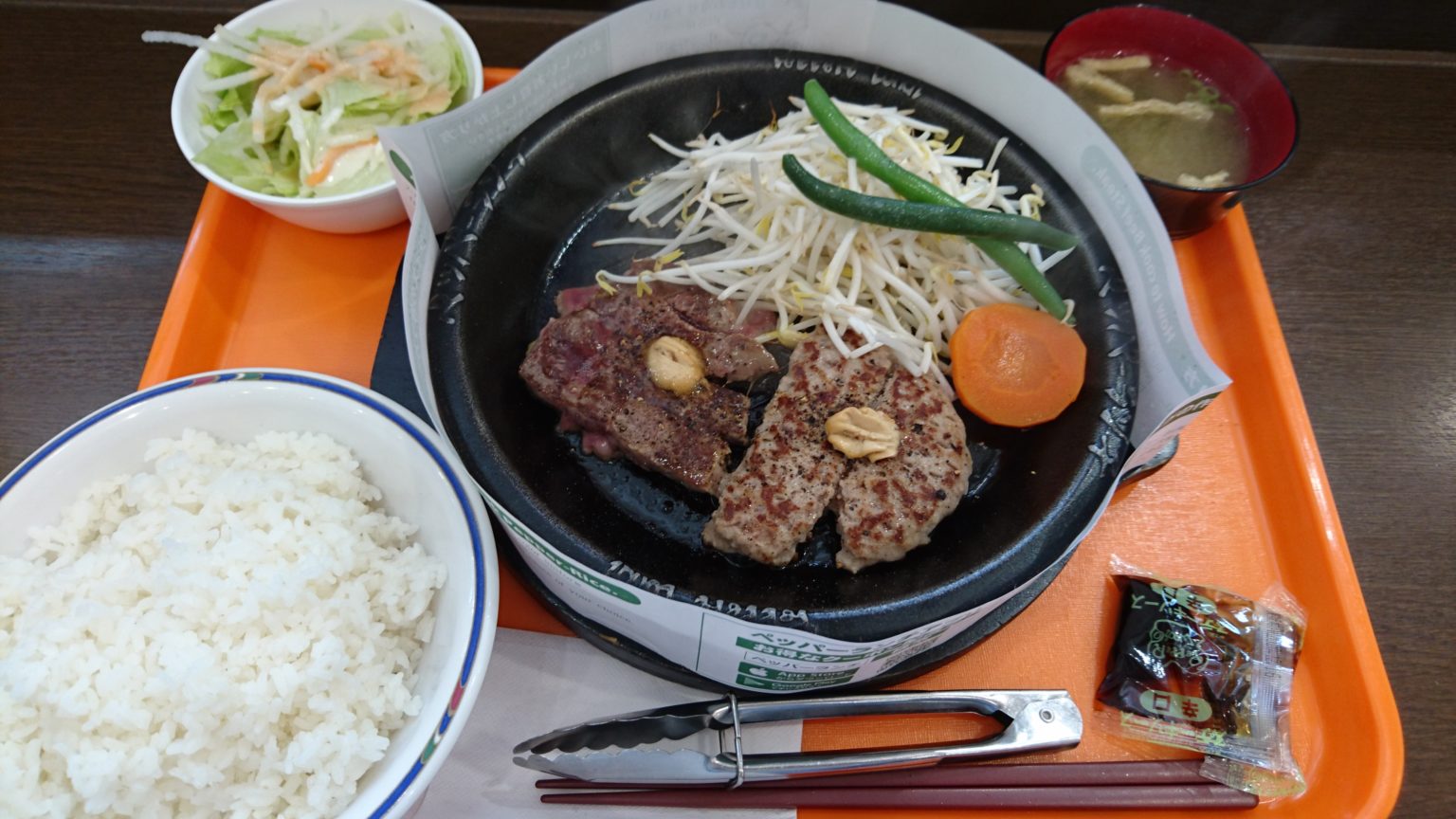 ペッパーランチイオンモール高岡店の日替わりランチ、サーロインステーキとハンバーグの盛り合わせ