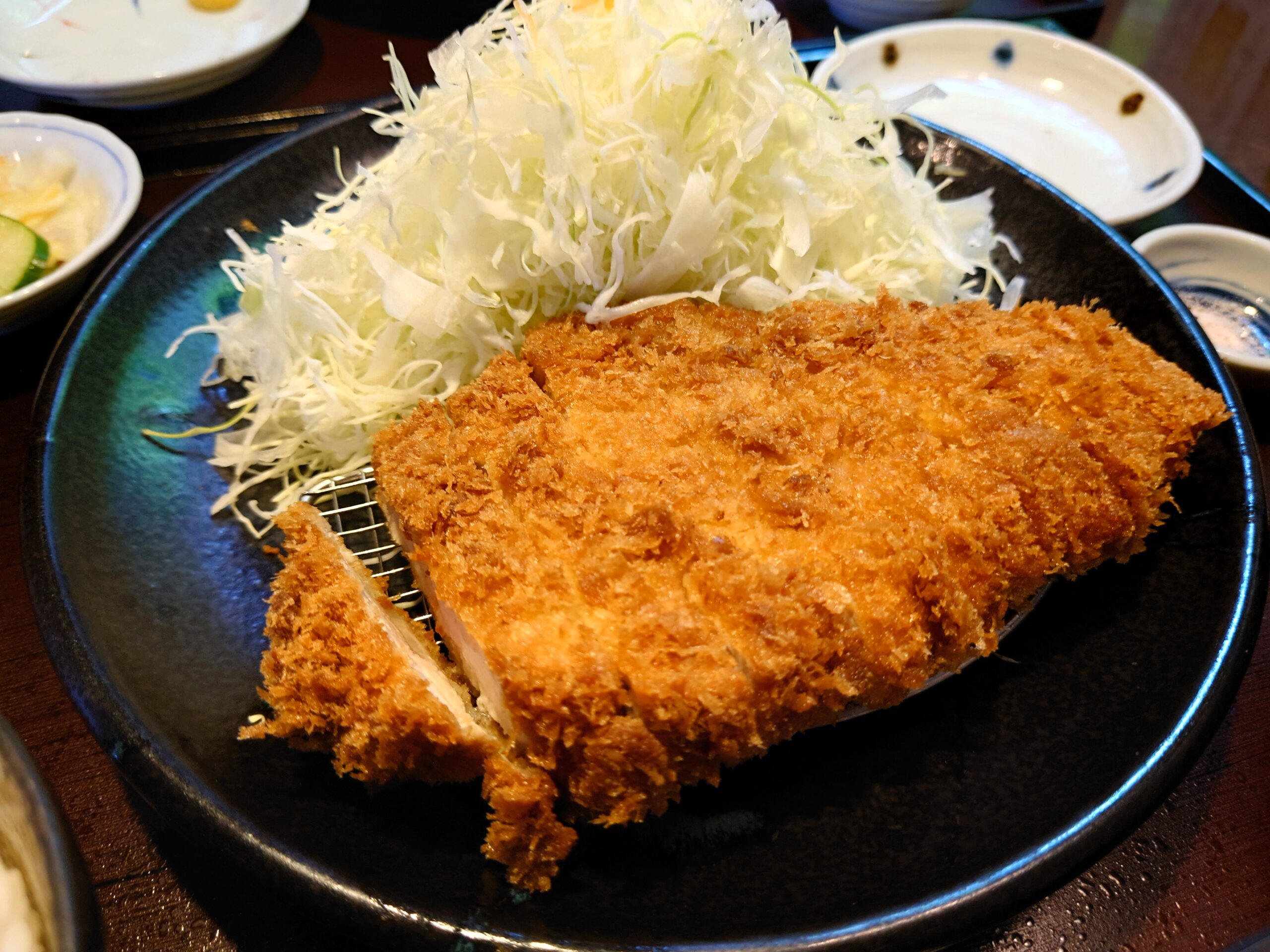 富山豚食堂かつたまの看板メニュー 極上とろロースかつ定食