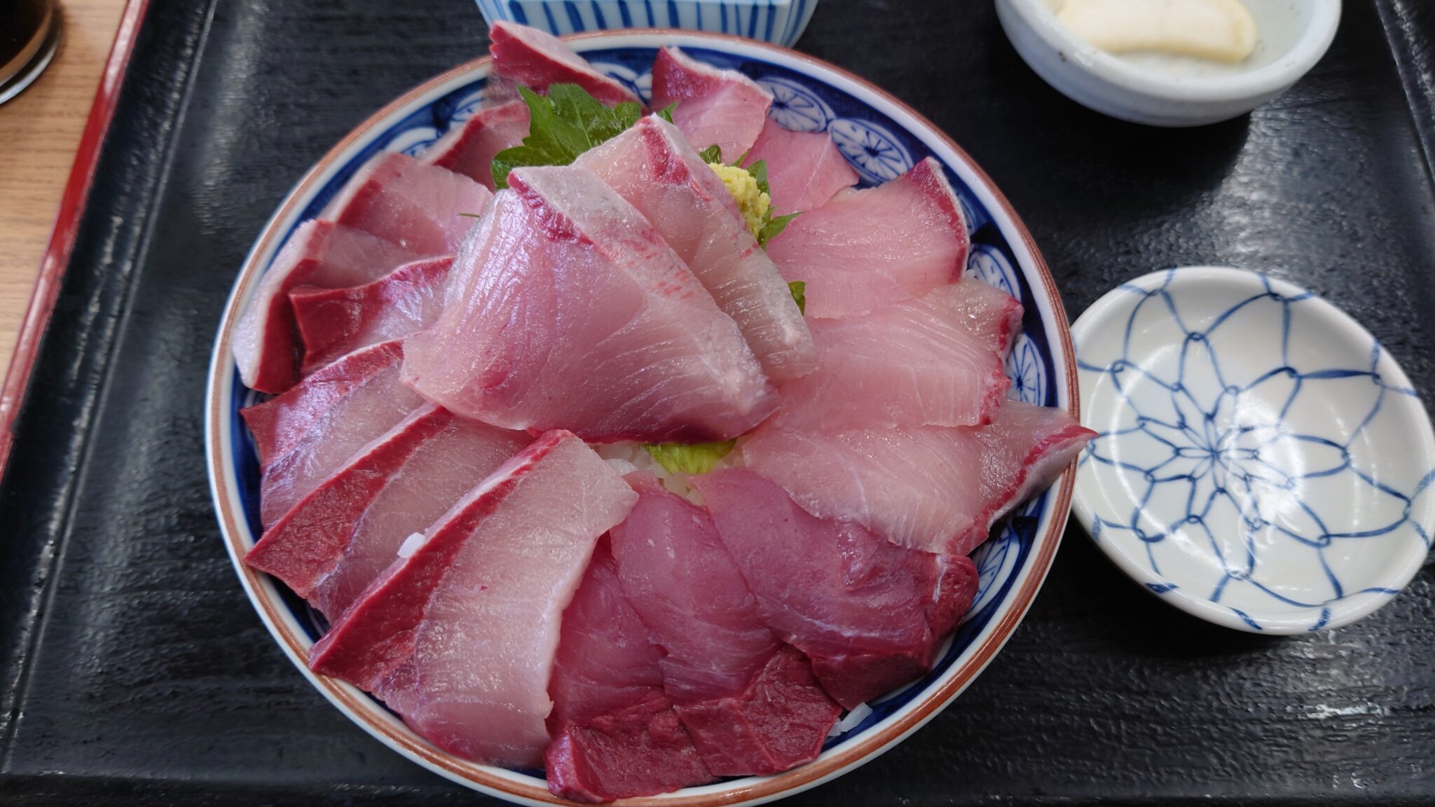 氷見魚市場食堂【おすすめ】これぞ氷見寒ぶり丼 メニュー紹介 富山/氷見 | 仕事も遊びも100%ブログ